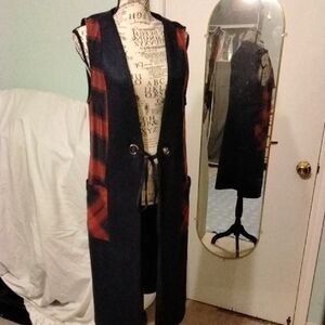 BCBGeneration Black Sleeveless Vest